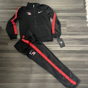 NWT Nike 2 piece jogger outfit